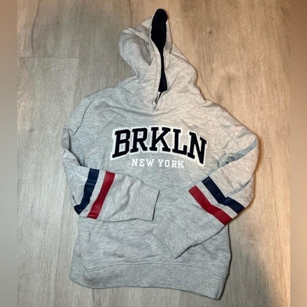 H&M pullover hooded sweater size 6-8Y